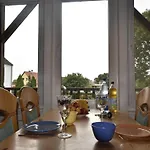 Geraeumige In Mit Garten *