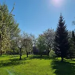 Apartamento Geraeumige In Mit Garten Boddin