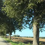 Geraeumige In Mit Garten *