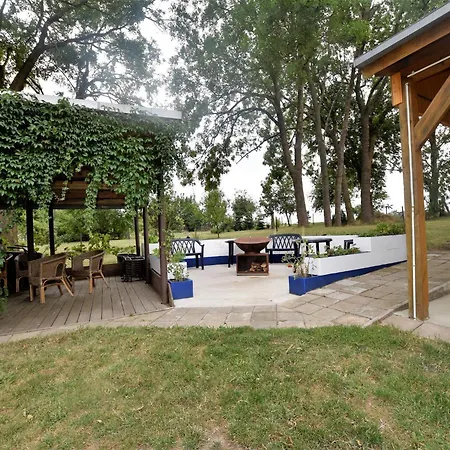 Geraeumige In Mit Garten Boddin