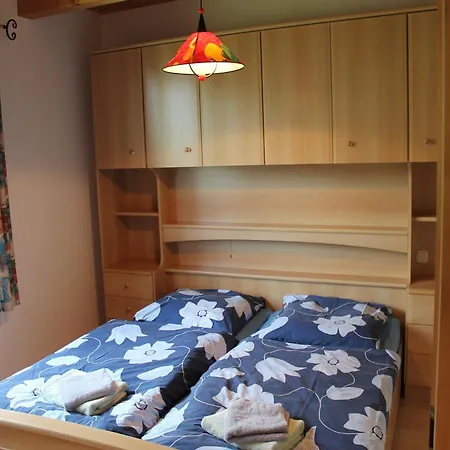 Geraeumige In Mit Garten