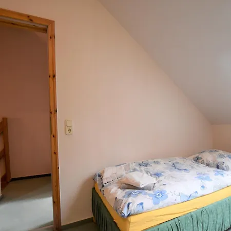 Geraeumige In Mit Garten *