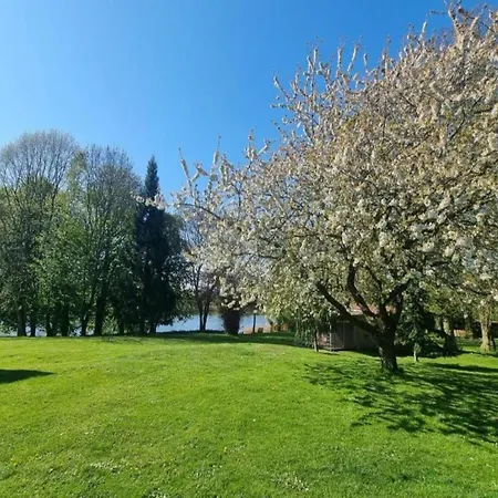 Geraeumige In Mit Garten *