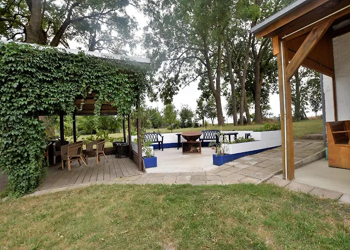 Geraeumige In Mit Garten Boddin