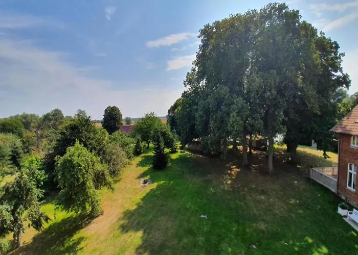 Apartamento Geraeumige In Mit Garten Boddin