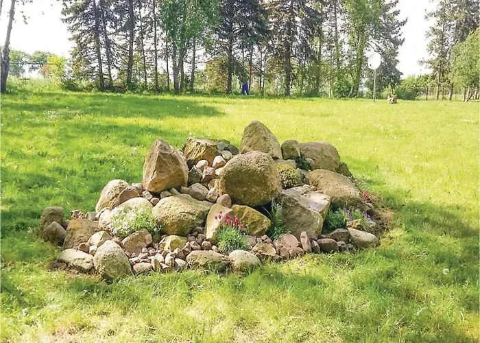 Geraeumige In Mit Garten